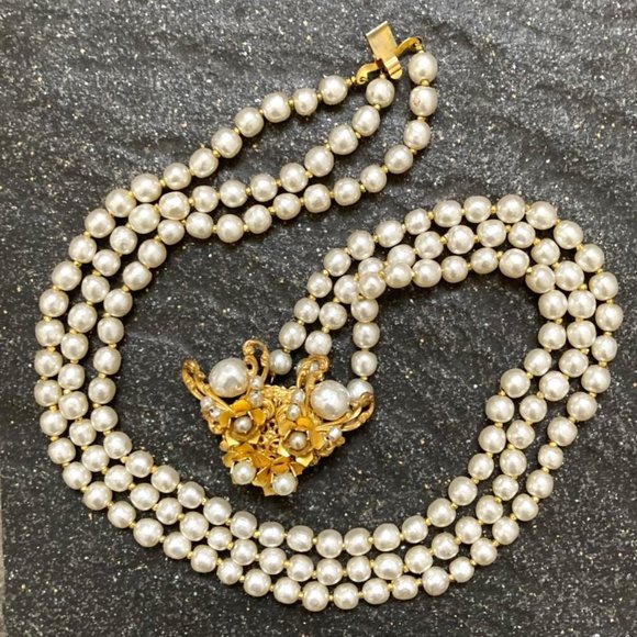 Miriam Haskell vintage choker: three pearl strands adorned with statement centre - Picture 2 of 7